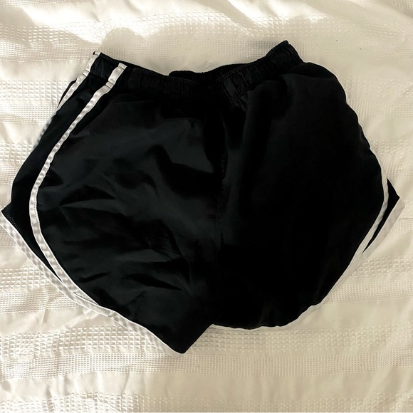 black nike athletic shorts - Picture 2 of 2